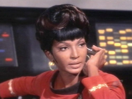 http://glanzmann.bplaced.net/tos/original/personen/uhura/uhura_02.jpg